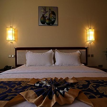 Farah Hotel Apartment Маскат Экстерьер фото