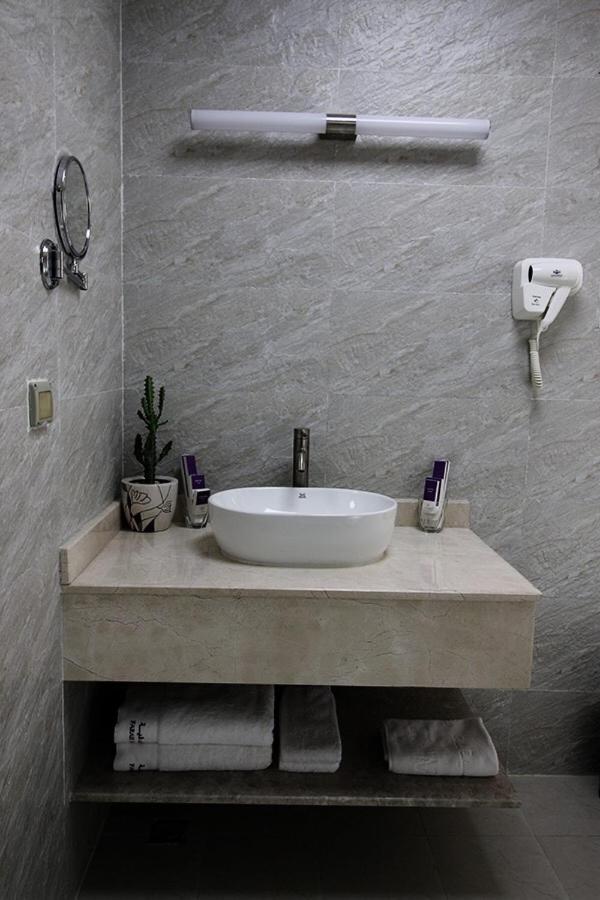 Farah Hotel Apartment Маскат Экстерьер фото